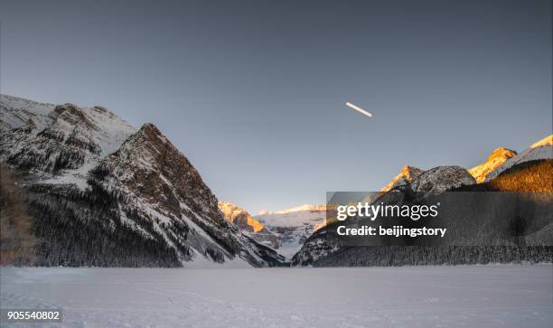 awesome landscape-lake louise,banff national park,canada - lake louise stock pictures, royalty-free photos & images