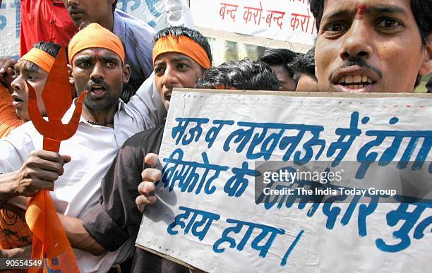 Activists of hindu hardliner group Bajrang Dal demonstrating against attacks on hindu temples in Varanasi,Uttar Pradesh, India