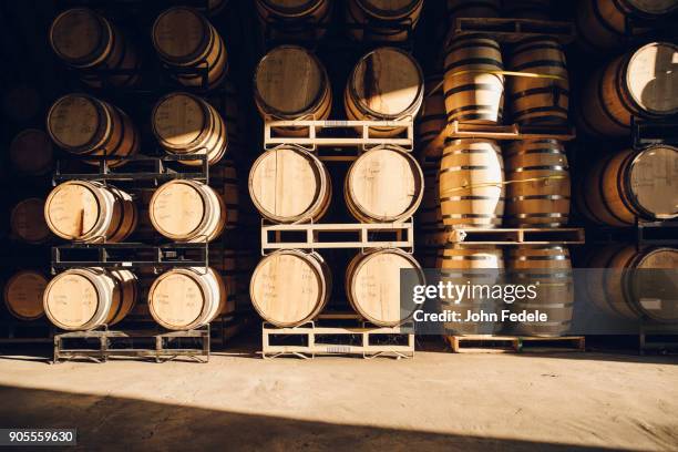barrels in distillery - baril photos et images de collection