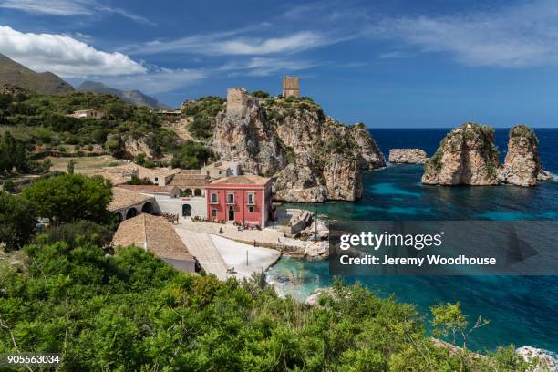 building at waterfront - capri imagens e fotografias de stock