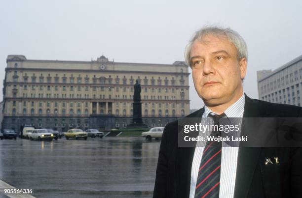 Vladimir Bukovsky, writer, dissident and defender of human rights in the USSR, standing in front of the Lubyanka building, headquarters of KGB,...