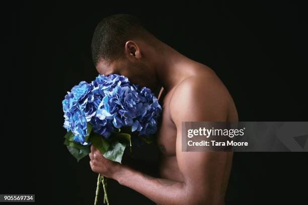 man smelling flowers - masculinidade imagens e fotografias de stock