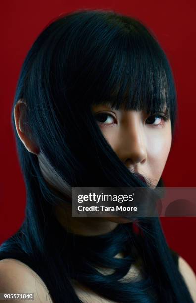 woman with hair covering mouth - bang palabra en inglés fotografías e imágenes de stock