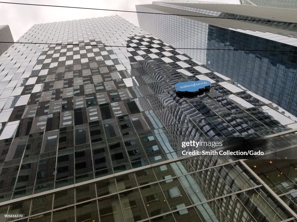 Salesforce Tower