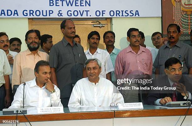 Naveen Patnaik, Chief Minister of Orissa, shakes hand with Anil Ambani, Chairman of Anil Dhirubhai Ambani Group at signing a MoU for Power Plant.
