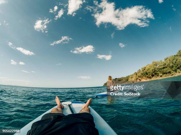 relaxing in the sea - paddleboarding australia stock pictures, royalty-free photos & images