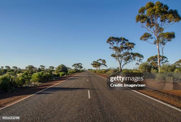 highway through the desert, pilbara, western australia, australia - australian road stock-fotos und bilder