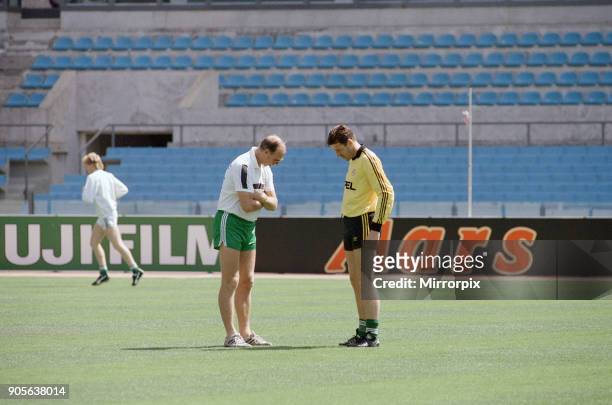 World Cup Finals in Italy Republic of Ireland goalkeeper Pat Bonner with manager Jack Charlton during a team training session June 1990.