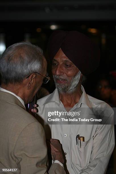 Harinder Singh former Hockey star being honoured during the felicitation of top 10 Sikh Hockey stars of all time at China Town in Ashoka Hotel .