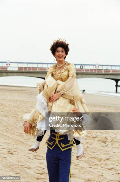 Stefan Dennis and June Brown in Bournemouth to star in the pantomime 'Cinderella'. 9th December 1992.