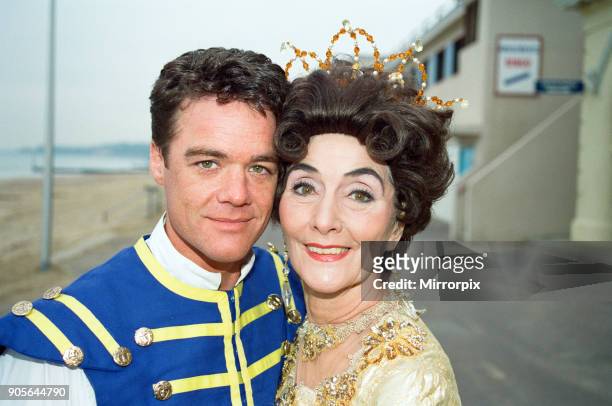 Stefan Dennis and June Brown in Bournemouth to star in the pantomime 'Cinderella'. 9th December 1992.