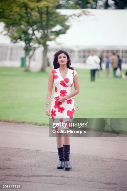 Shilpa Shetty, actress, filming scenes for new film, Mujhse Shaadi Karogi on location at Dyffryn Gardens, Wales, 6th August 2001.