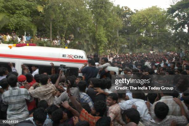 Rajkumar Passes Away his fans following his body to palace grounds from his residence to pay last rights in Bangalore, Karnataka, India