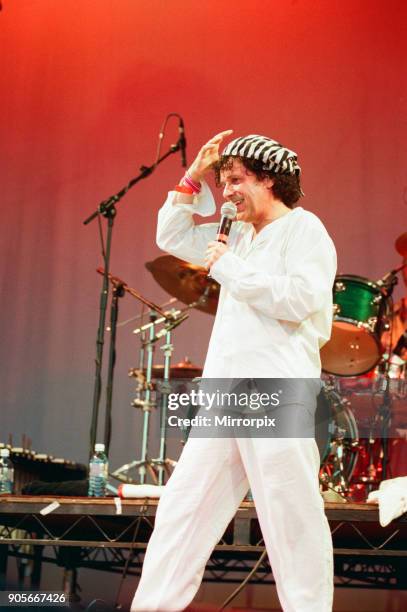 Cardiff's Big Weekend Summer Festival, Cardiff, Wales, 8th August 1998. Leo Sayer, singer on stage.