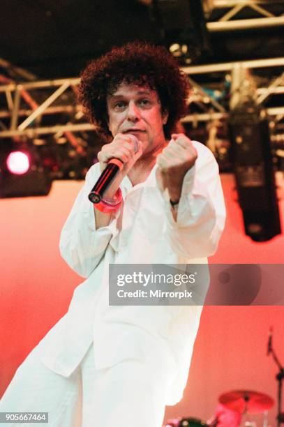 Cardiff's Big Weekend Summer Festival, Cardiff, Wales, 8th August 1998. Leo Sayer, singer on stage.