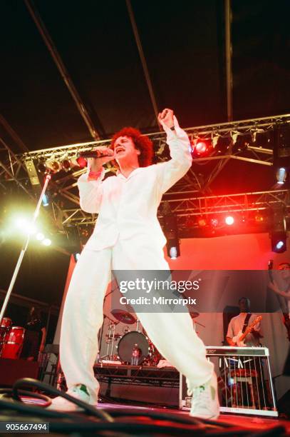 Cardiff's Big Weekend Summer Festival, Cardiff, Wales, 8th August 1998. Leo Sayer, singer on stage.