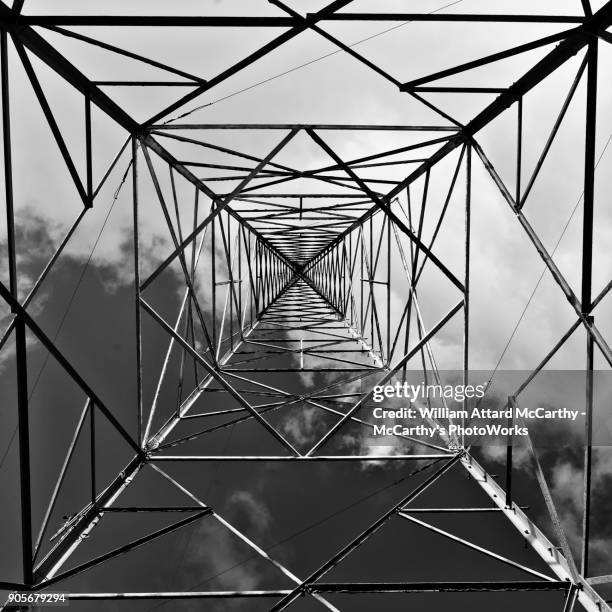 pylon - albero maestro foto e immagini stock