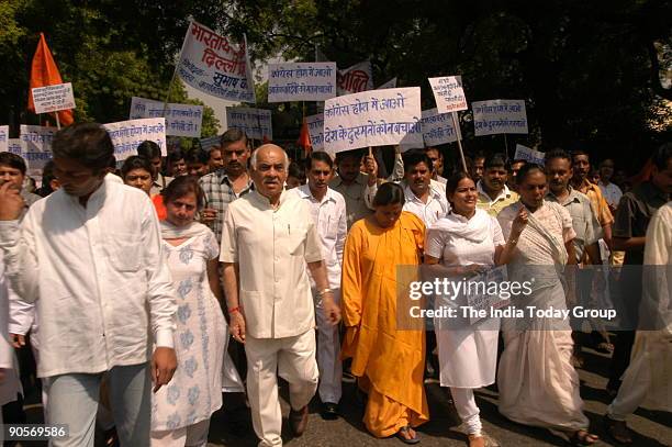 Uma Bharti, former Chief Minister Madhya Pradesh and President of Bharatiya Janshakti Party and Madan Lal Khurana, former Delhi CM courted arrest at...