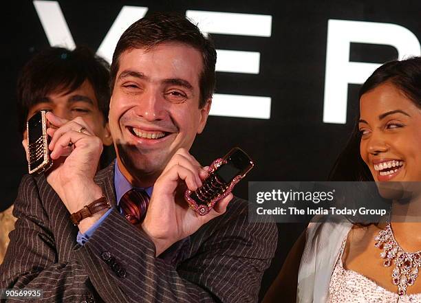 12 Vertu Mobile India Stock Photos High Res Pictures And Images 12-vertu-mobile-india-stock-photos-high-res-pictures-and-images