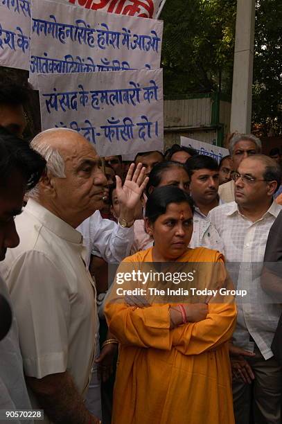Uma Bharti, former Chief Minister Madhya Pradesh and President of Bharatiya Janshakti Party and Madan Lal Khurana, former Delhi CM courted arrest at...