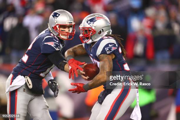 Playoffs: New England Patriots QB Tom Brady in action, handing off to Brandon Bolden vs Tennessee Titans at Gillette Stadium. Foxborough, MA...