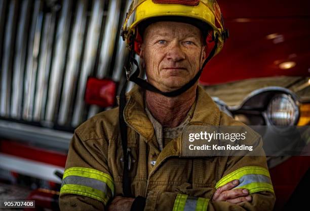 fire fighter portrait - ken redding fotografías e imágenes de stock