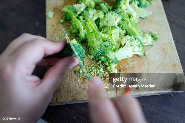 preparing pizza - all purpose flour stockfoto's en -beelden
