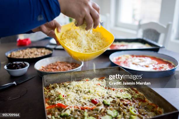 preparing pizza - all purpose flour stockfoto's en -beelden