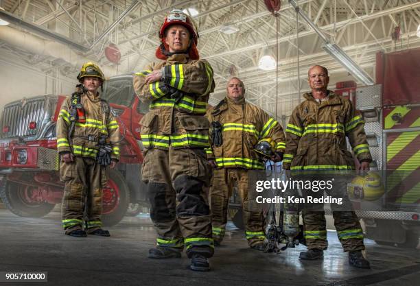 fire fighter team - rescue services occupation imagens e fotografias de stock