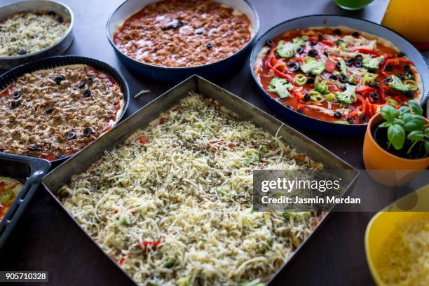 preparing pizza - all purpose flour stockfoto's en -beelden