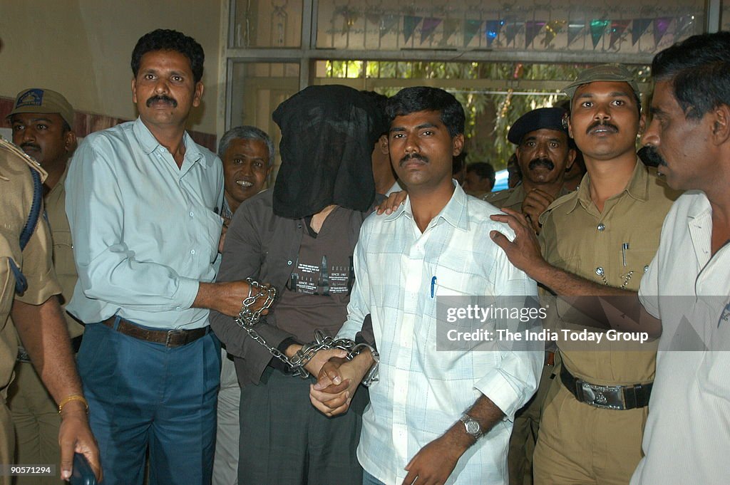 Al Qaeda suspected terrorists arrested in Mysore and brought to Bangalore for Brain mapping test, they are accompanied by DCP KT Balakrishna (Terrorism)