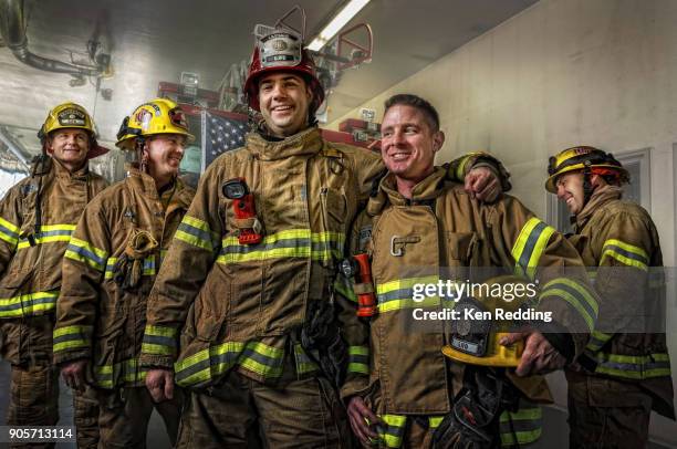 fire fighters - firefighter foto e immagini stock