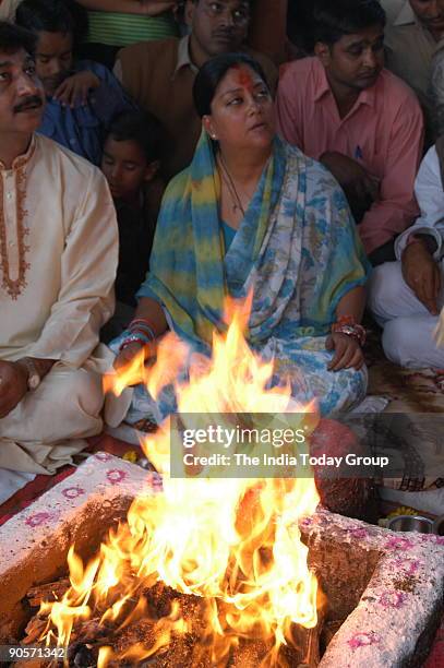 Vasundhara Raje, Chief Minister of Rajasthan, paying homage, Hawan kund, , Pandit. Side Profile