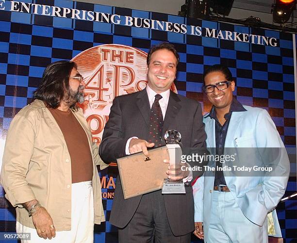 Jeh Wadia, Managing Director of GoAir, receiving an award from Ad-film-maker Prahlad Kakkar with Arindam Chaudhuri, Indian economist and management...