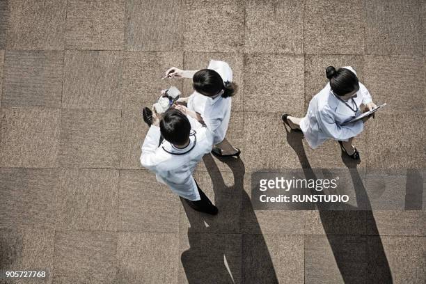 doctor and nurse walking with medical tray - surgical tray stock pictures, royalty-free photos & images