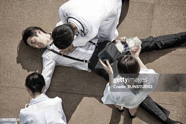 doctors and nurse working on unconscious patient - my brilliant life press screening in seoul stock pictures, royalty-free photos & images