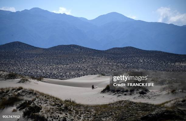 Bikers compete during the Stage 10 of the Dakar 2018 between Salta and Belen, Argentina, on January 16, 2018. / AFP PHOTO / FRANCK FIFE