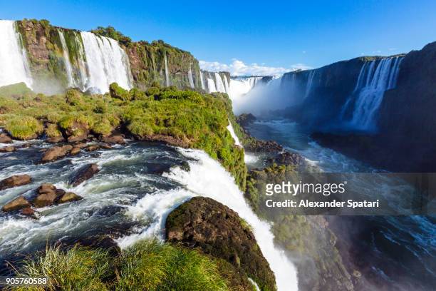 iguacu waterfall and devil's throat, brazil - iguacu falls stockfoto's en -beelden