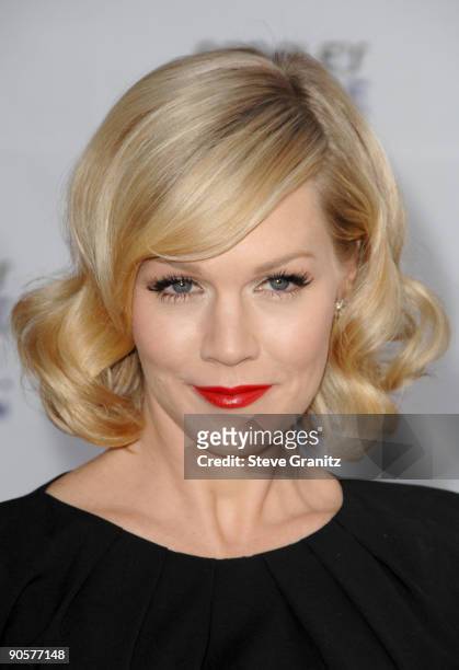 Actress Jennie Garth arrives at the 35th Annual People's Choice Awards held at the Shrine Auditorium on January 7, 2009 in Los Angeles, California.