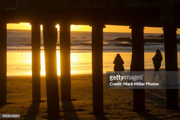usa, california, cayucos, pier at sunset - cayucos stock pictures, royalty-free photos & images