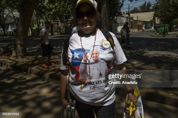 Woman waits the arrival of the Pope Francis to give an open-air mass in Santiago, Chile on January 16, 2018.