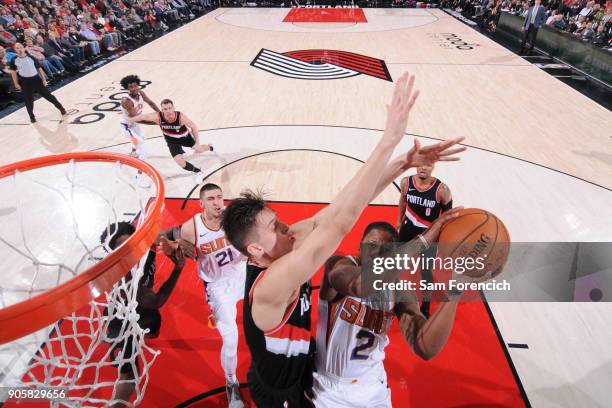 Isaiah Canaan of the Phoenix Suns dunks against the Portland Trail Blazers on January 16, 2018 at the Moda Center in Portland, Oregon. NOTE TO USER:...