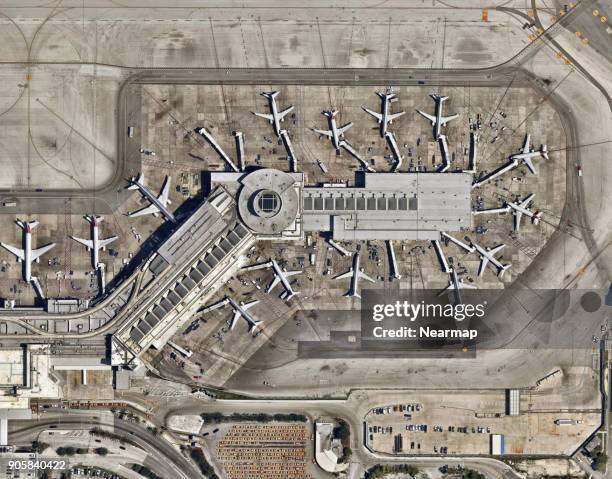 Terminal Top View 4,184 Airport Terminal Top View Stock Photos, High-Res Pictures, and ...