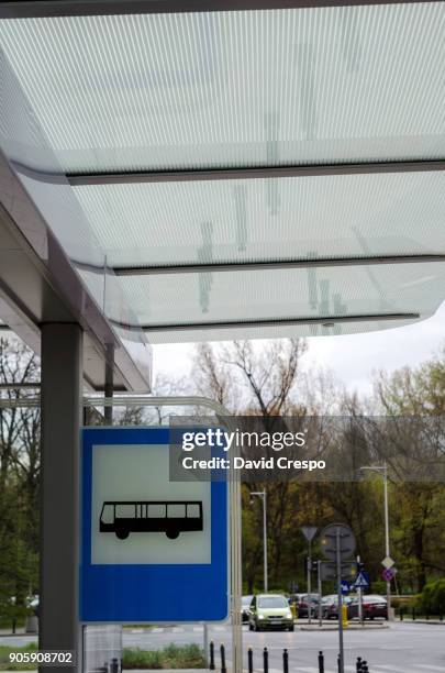 bus stop sign (vertical) - warsaw bus stock pictures, royalty-free photos & images