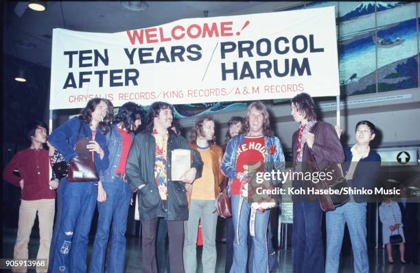 Ten Years After and Procol Harum welcomed to Tokyo at Haneda airport, May 1972, Tokyo, Japan. Alvin Lee, Leo Lyons, Chick Churchill, Ric Lee, Gary...