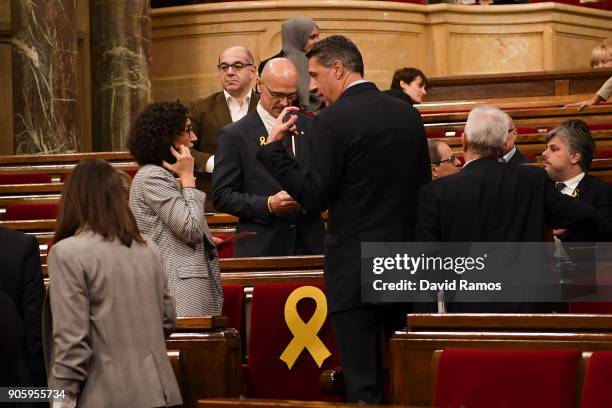 Catalonia's MP Marta Rovira of the pro-independence party Esquerra Republicana de Catalunya speaks with Catalonia's MP Xavier Garcia Albiol of Partit...