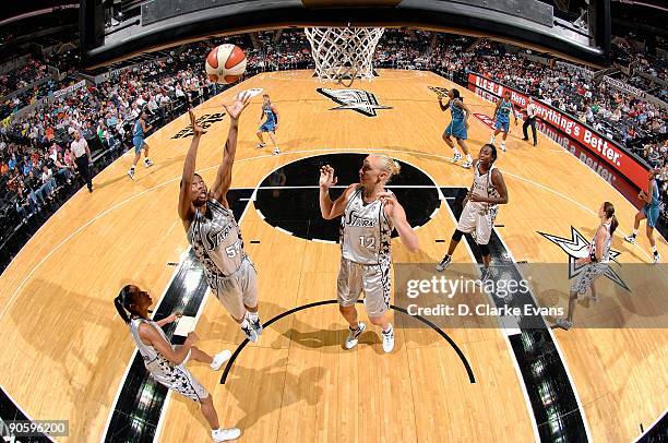 Vickie Johnson of the San Antonio Silver Stars goes after a rebound during the WNBA game against the Minnesota Lynx on September 1, 2009 at the AT&T...