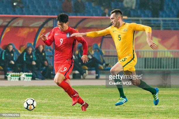 Lee Keun-Ho of South Korea and Aleksandar Susnjar of Australia compete for the ball during the AFC U-23 Championship Group D match between South...