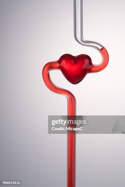 blood vessel and heart abstract - menselijke slagader stockfoto's en -beelden