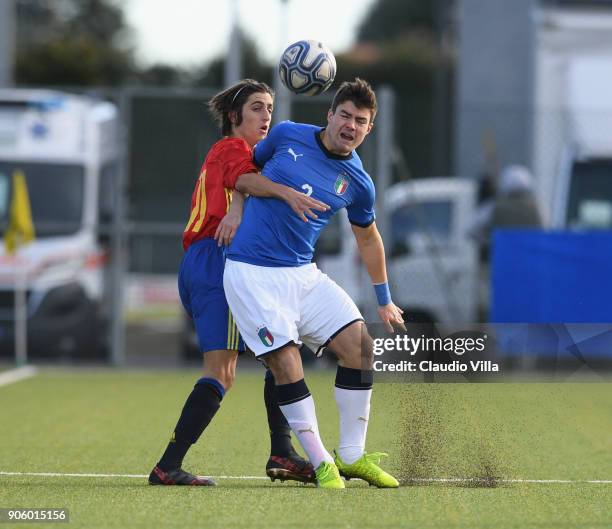 Alberto Barazzetta of Italy and Bryan Gil of Spain compete for the ball during the U17 International Friendly match between Italy and Spain at...